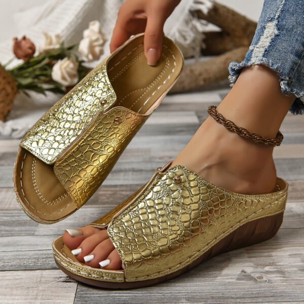 0b028053-d9ad-421f-9da0-17cac616e1c4.jpg Fashion Crocodile-pattern Wedges Sandals Summer Outdoor Thick-soled Slippers Fish Mouth Shoes For Women
