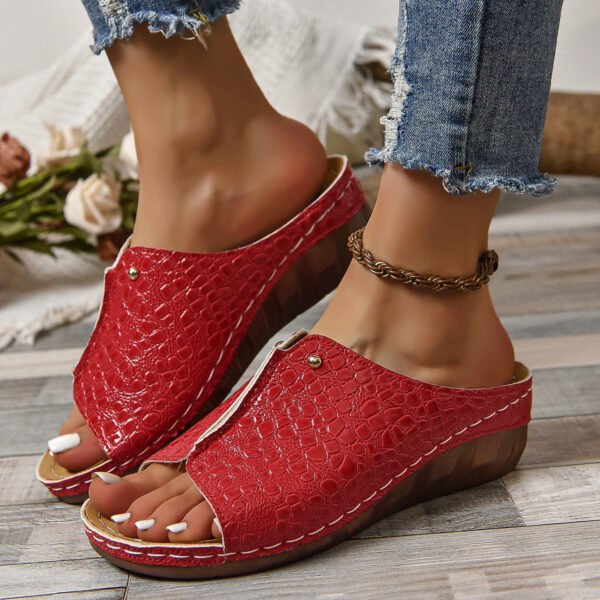1dd5f2dc-ae2f-4a68-938b-8e0bf904e132.jpg Fashion Crocodile-pattern Wedges Sandals Summer Outdoor Thick-soled Slippers Fish Mouth Shoes For Women