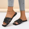 2025 Summer Ladies' Fashionable Casual Flat Sandals, Versatile Outdoor Wear, Flat Slippers for Wearing Outside