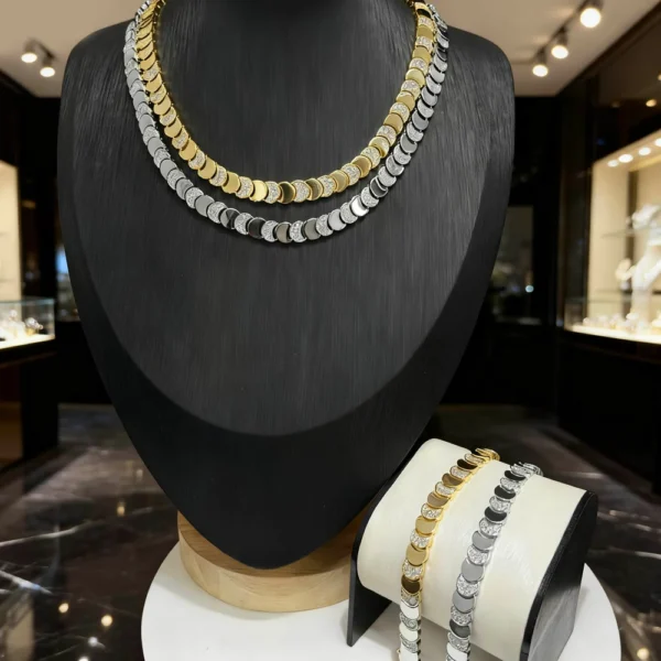 Sc78fbdf9f90d4385a82dbcc258b7f6a6U.webp 2026 Geometric Moon Shaped Cuban Link Chain Paved Bling Cz High Polished Shiny Gold Color Necklace Choker Women Jewelry