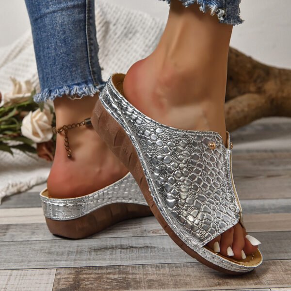 e3a4a52b-da6b-4239-8591-f24aff54afbe.jpg Fashion Crocodile-pattern Wedges Sandals Summer Outdoor Thick-soled Slippers Fish Mouth Shoes For Women